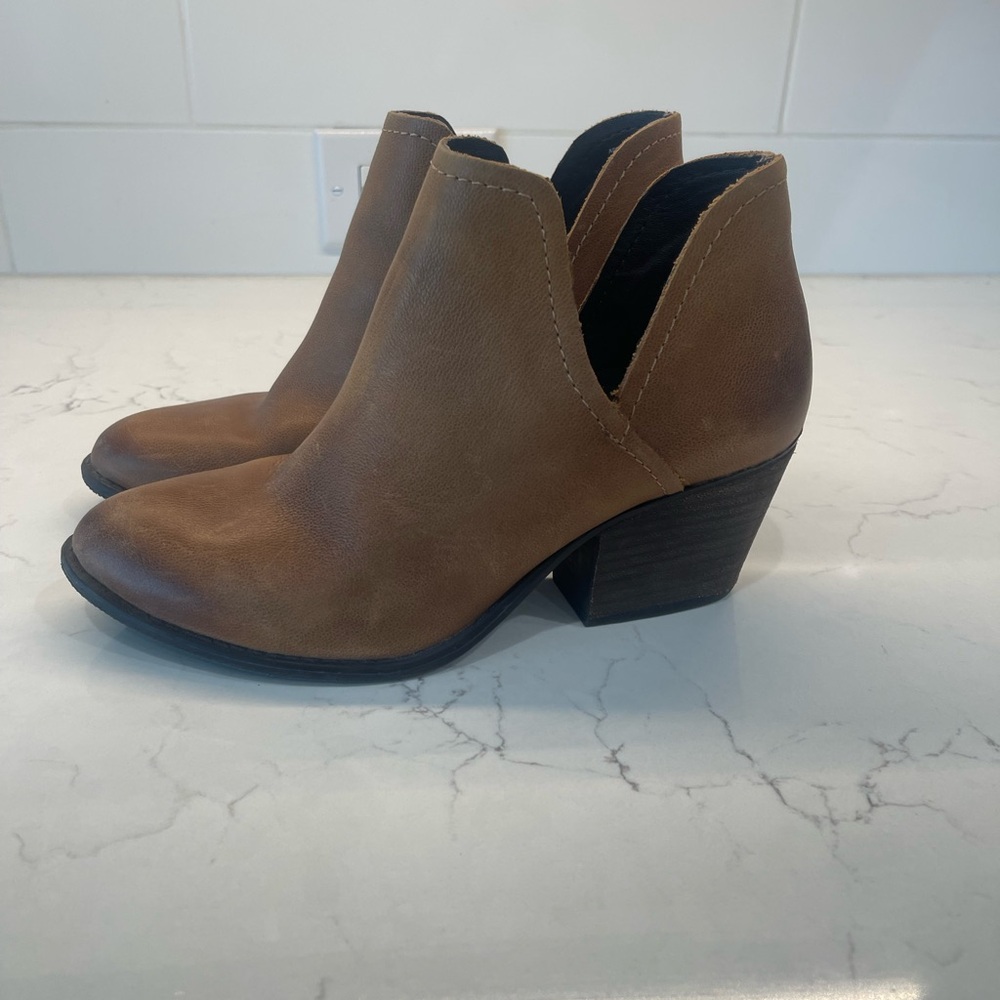 Steve Madden Brown Ankle Booties with V-Cut Design - Picture 3 of 7